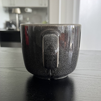 Complex geometry object 1: speckled grey mug, side view.